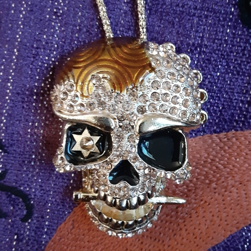 Bullet Skull Crystal Rhinestone Necklace Halloween New - Picture 1 of 6
